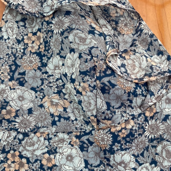 Beautiful floral David’s Bridal dress. Size 22 - Picture 3 of 9